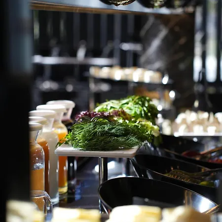 Marlen Bayrakli Hotel