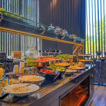 Marlen Bayrakli Hotell 4*