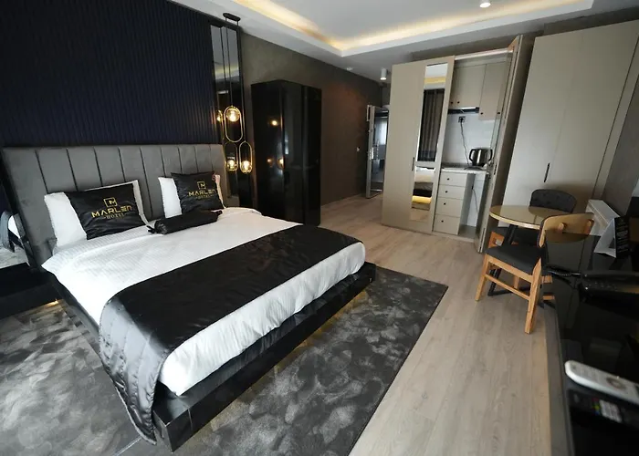 Marlen Bayrakli Hotel