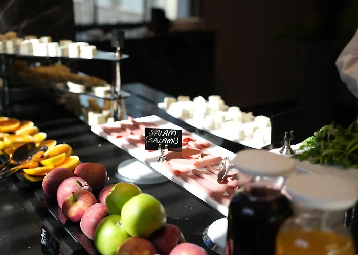 Marlen Bayrakli Hotel 4*