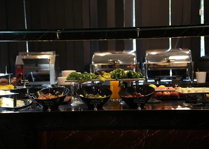 Hotel Marlen Bayrakli 4*