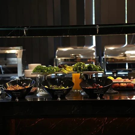 Marlen Bayrakli Hotel 4*