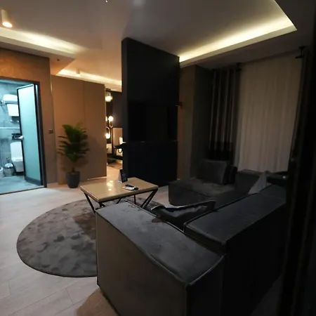 Marlen Bayrakli Hotel