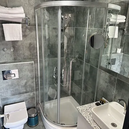 Marlen Bayrakli Esmirna