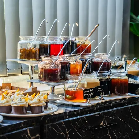Otel Marlen Bayraklı