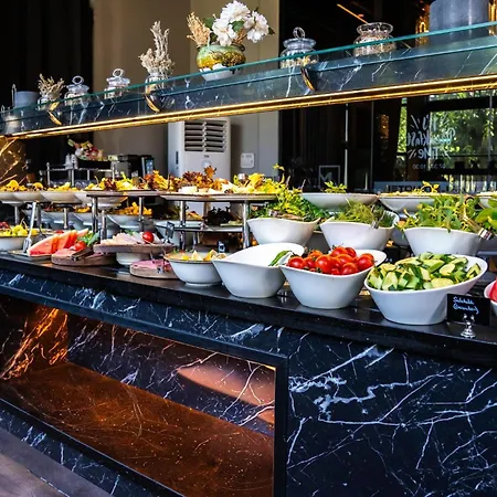 Marlen Bayraklı Otel 4*