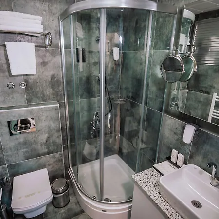 Marlen Bayrakli Hotel
