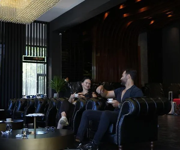 Marlen Bayrakli Hotel