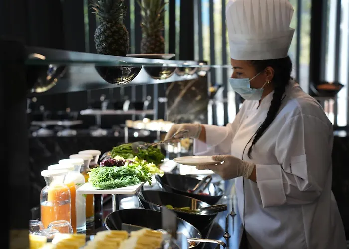 Marlen Bayrakli Hotel 4*