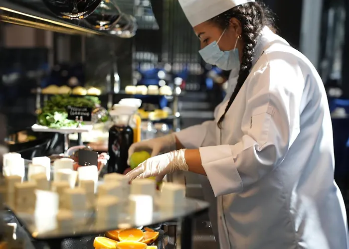 Marlen Bayrakli Hotel