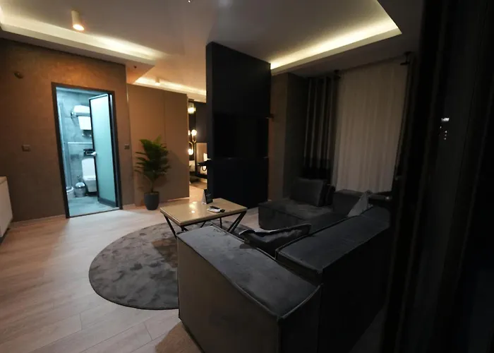 Marlen Bayrakli Hotel