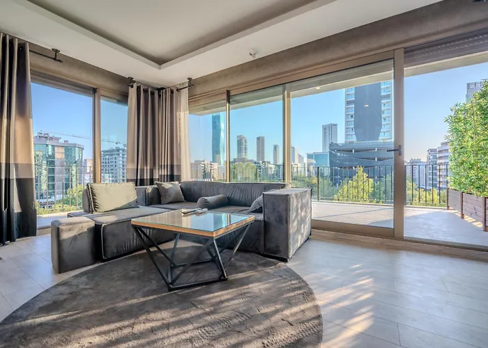 Marlen Bayrakli Esmirna