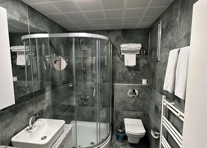 Marlen Bayraklı Otel