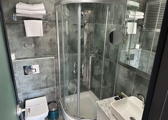 Marlen Bayrakli Esmirna