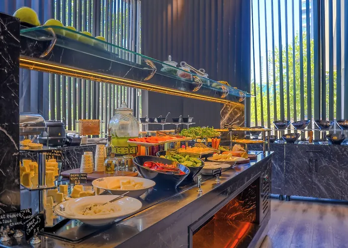 Marlen Bayrakli Hotel 4*