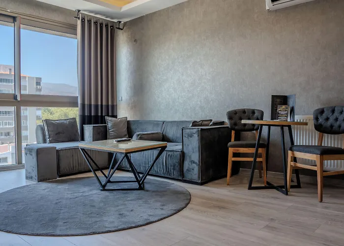 Otel Marlen Bayraklı