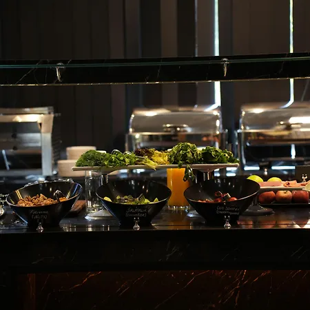 Hotel Marlen Bayrakli 4*