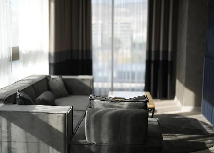 Marlen Bayrakli איזמיר